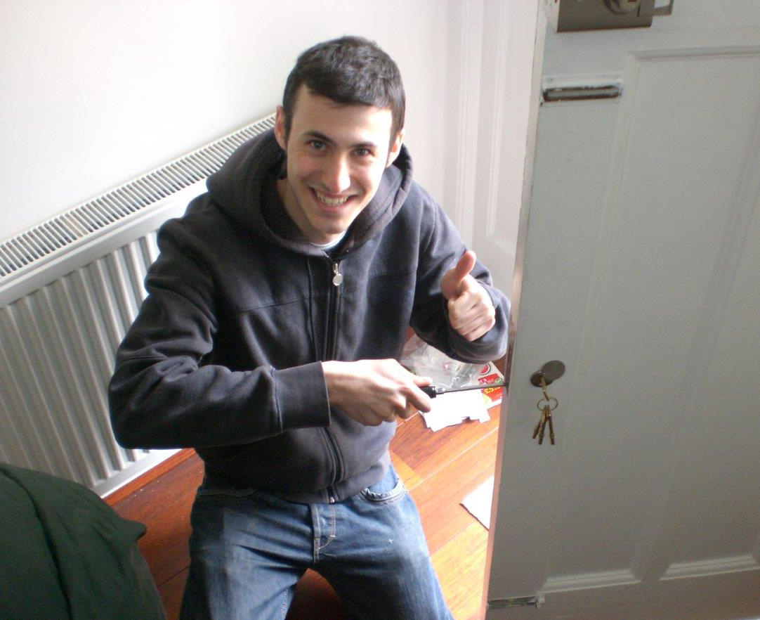 Southgate Locksmiths 020 8882 2400 local locksmith service